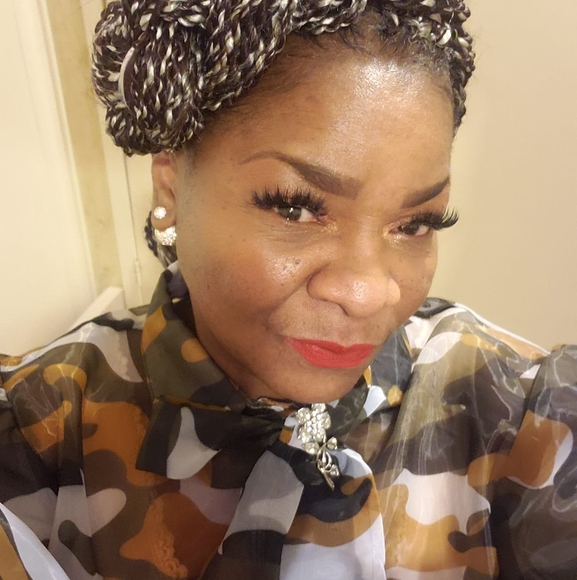 adrienne_mills
